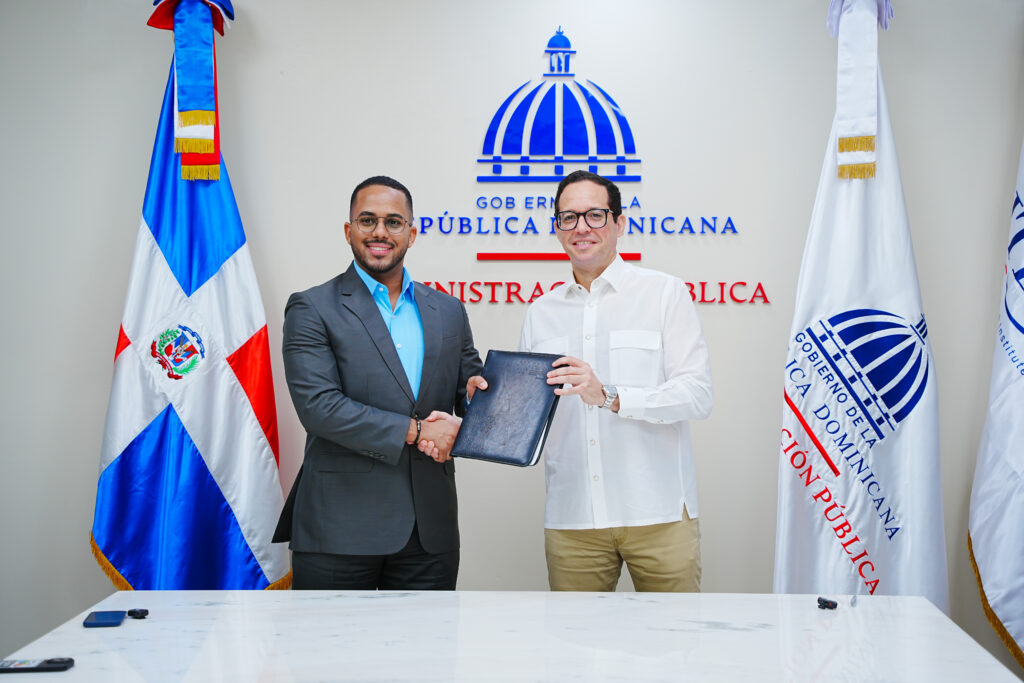 El ministro Sigmund Freund y el rector Rafael Féliz García firmaron un convenio entre el MAP y el ITLA para desarrollar el sistema de servicio civil, ofrecer pasantías remuneradas y crear un "Banco de Elegibles" para jóvenes egresados del ITLA en la administración pública.