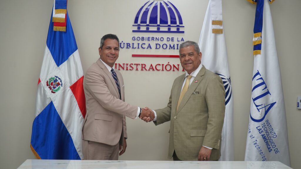 El Ministerio de Administración Pública (MAP) y el Instituto Tecnológico de las Américas (ITLA) firmaron un convenio que permitirá a los estudiantes de ITLA realizar pasantías en instituciones públicas. El acuerdo busca que los estudiantes completen su formación técnica y, al mismo tiempo, brinden apoyo a los órganos del Estado en áreas tecnológicas como desarrollo de software, ciberseguridad y multimedia. Además, los estudiantes recibirán una compensación económica según lo determine la institución pública donde realicen la pasantía. Este acuerdo fortalecerá la transformación digital del país y garantizará que las instituciones públicas cuenten con talento calificado en áreas clave de la tecnología.