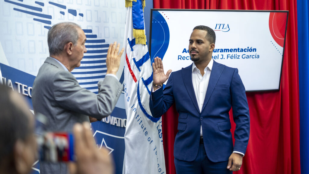 Rafael Jesús Féliz García asumió como rector del ITLA el 22 de julio, destacando su compromiso con la innovación educativa y la formación de líderes éticos. Durante la ceremonia, agradeció al presidente Luis Abinader y al ministro Franklin García Fermín, y prometió seguir fortaleciendo la institución para ofrecer oportunidades de desarrollo a los estudiantes