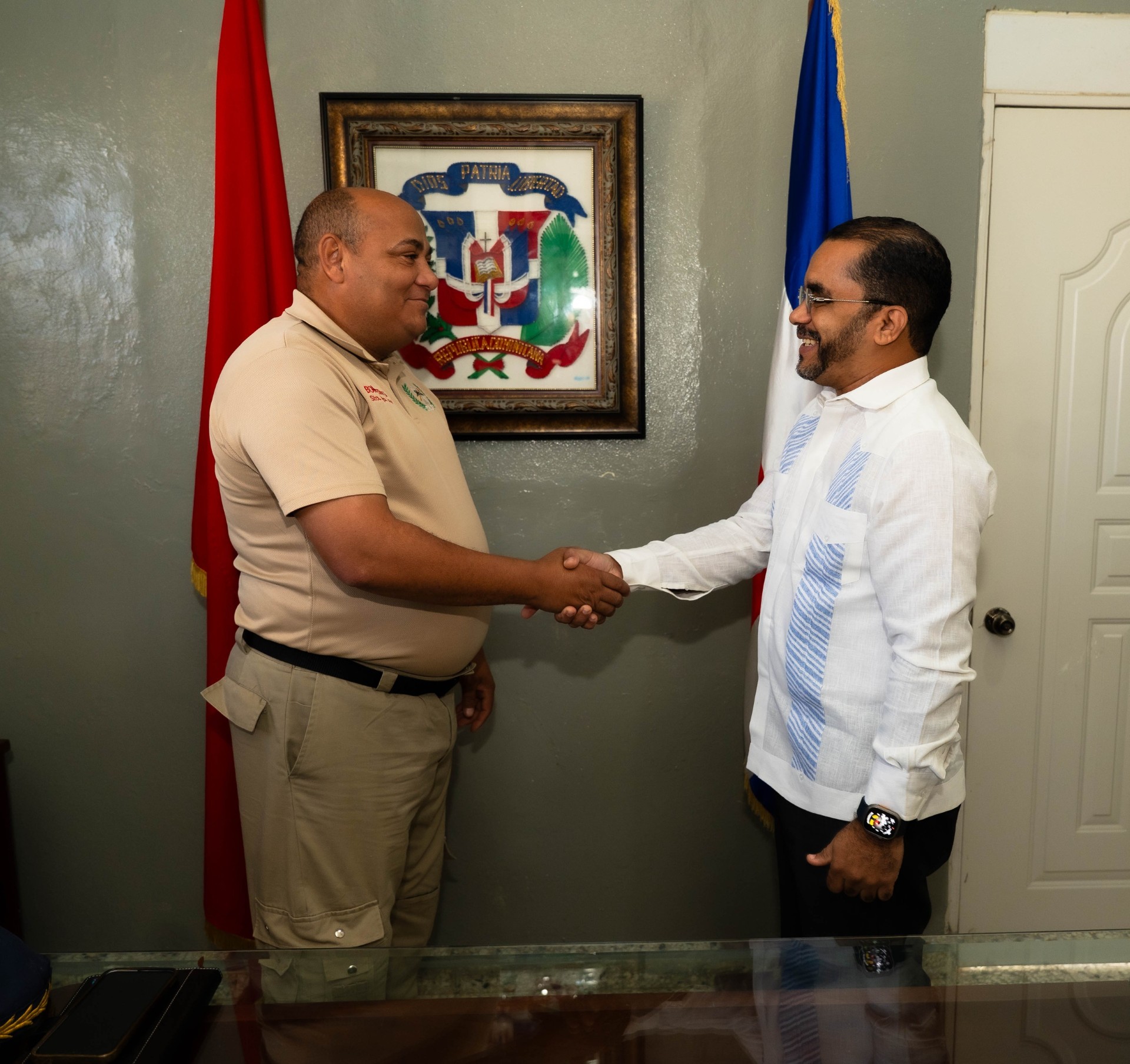 ITLA coordina apoyo con bomberos de Santo Domingo Este para joranda de limpieza y embellecimiento en la sede de la institución