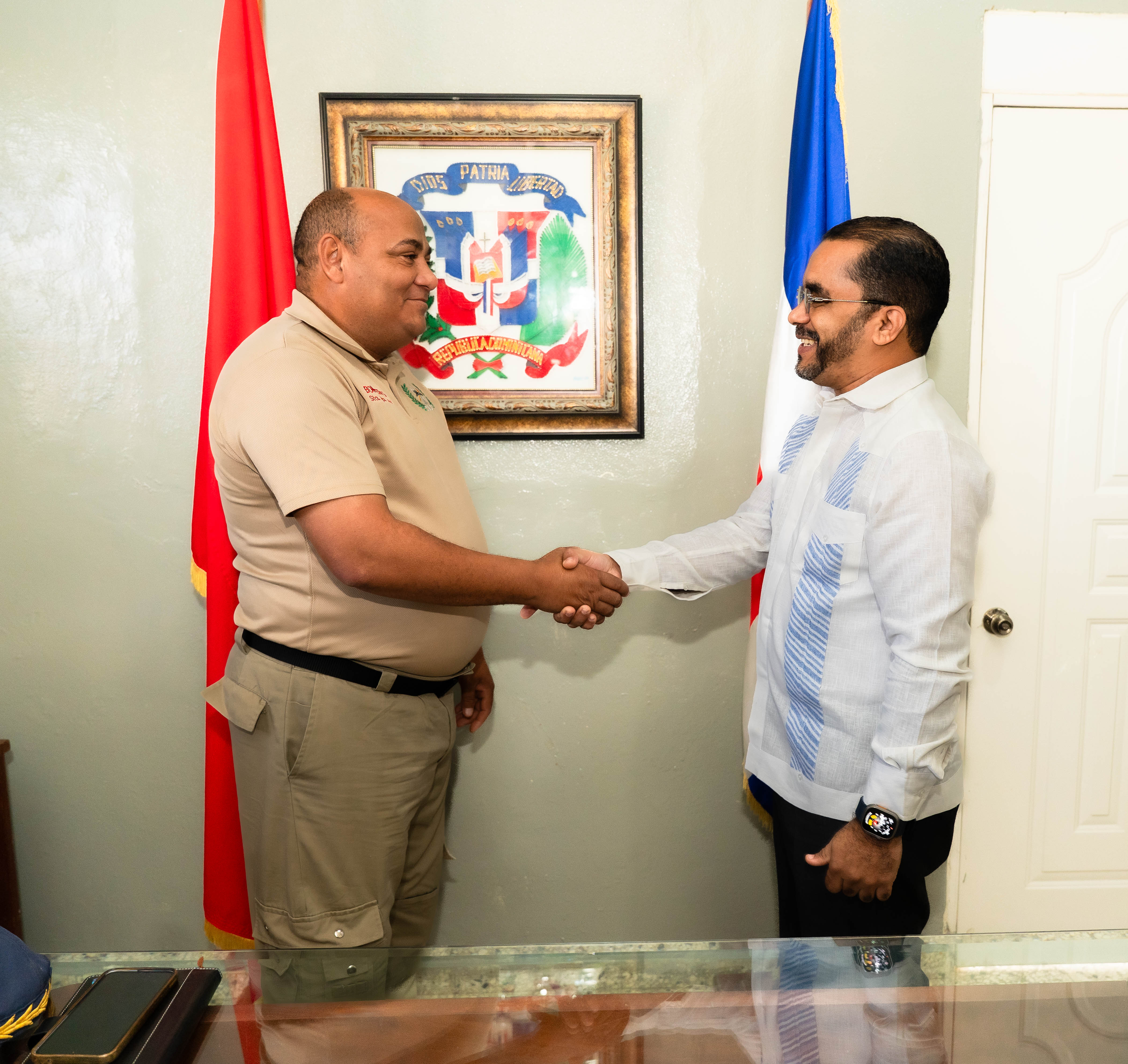 ITLA coordina apoyo con bomberos de Santo Domingo Este para joranda de limpieza y embellecimiento en la sede de la institución