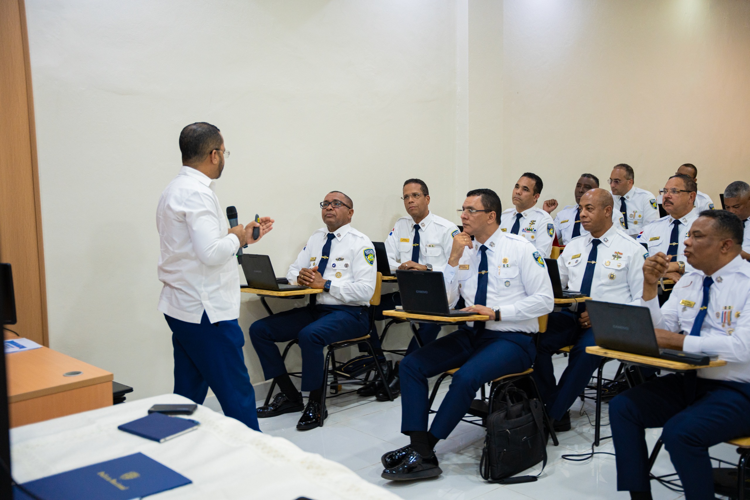 Rector de ITLA da charla a policia nacional
