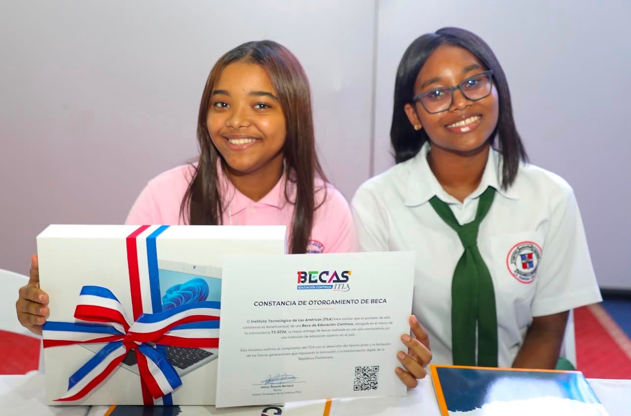 Presidente Luis Abinader entrega 436 becas del ITLA para impulsar la educación tecnológica en Pedro Brand