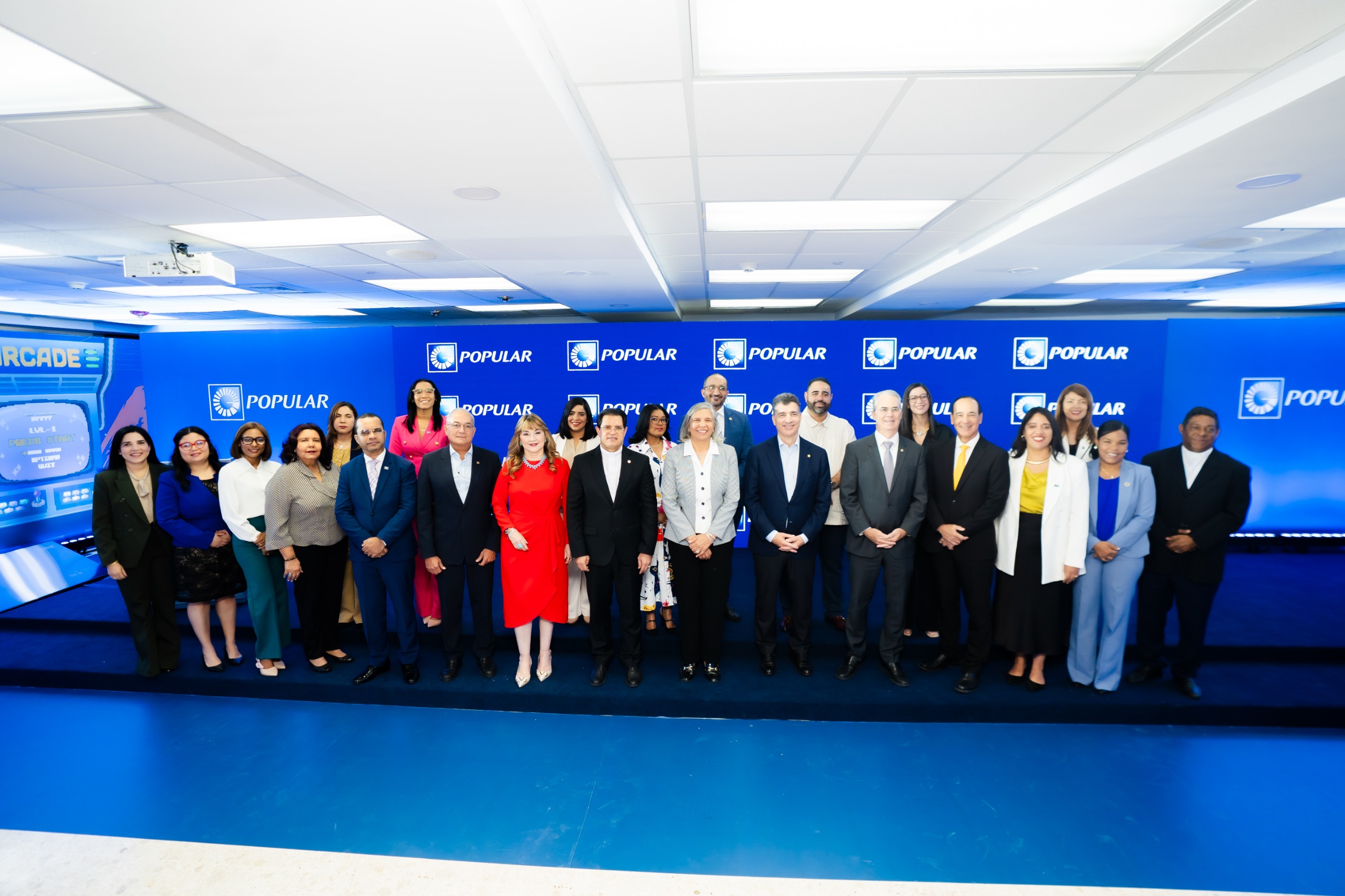 ITLA participa en entrega de becas Excelencia Popular a jóvenes meritorios