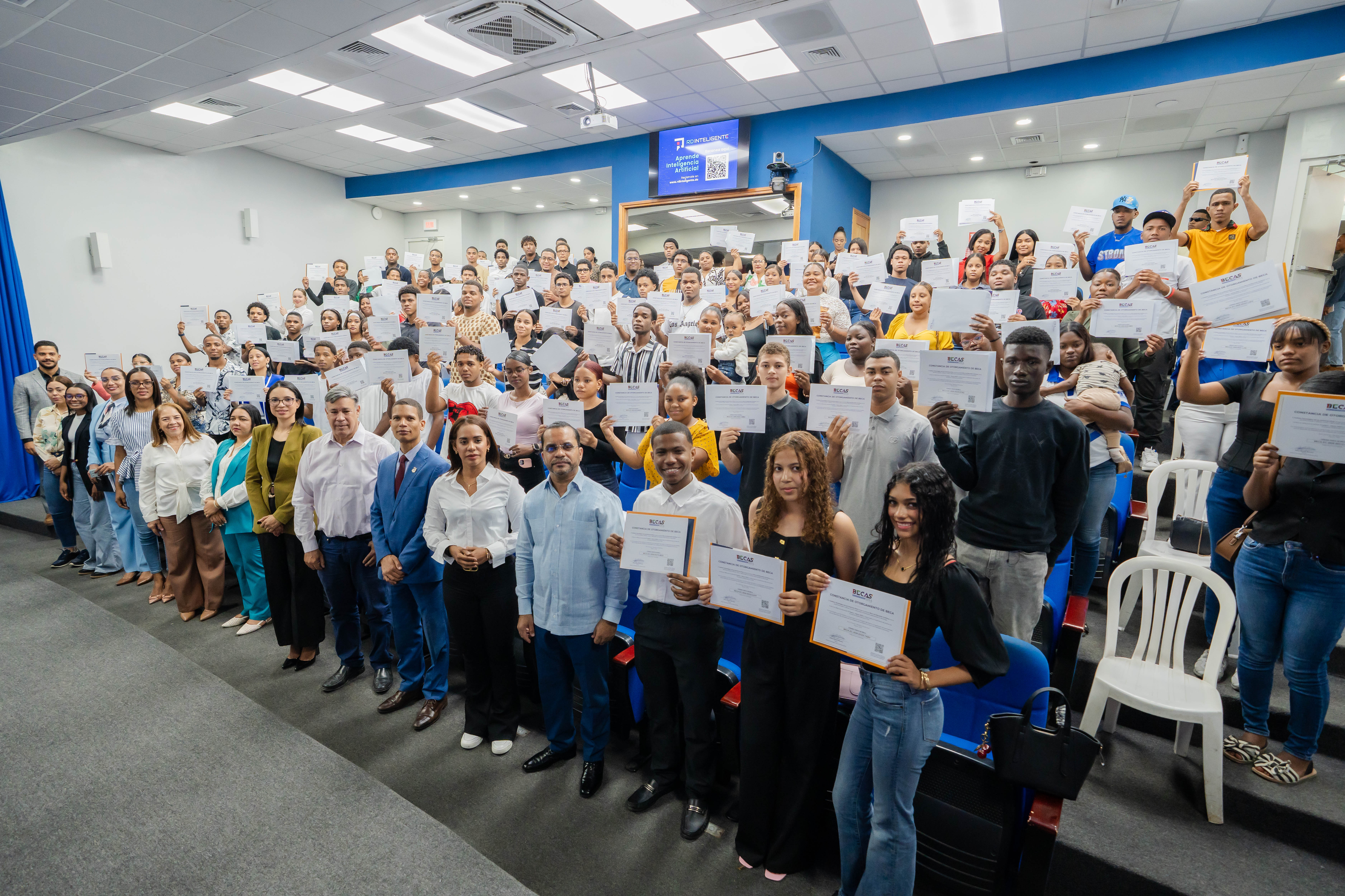 ITLA formaliza entrega de becas de Educación Continua a jóvenes de Santo Domingo Norte